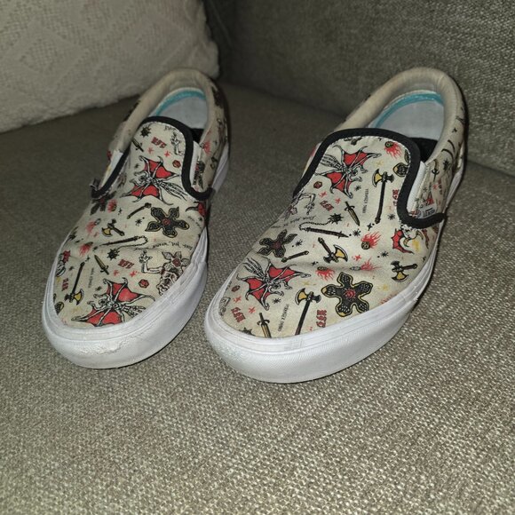 Stranger Things Custom Vans - Picture 1 of 4